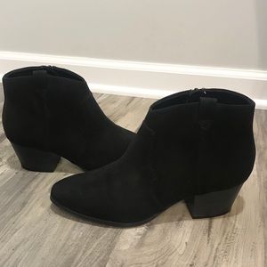 Old Navy Suede look heeled booties Black womens 8
